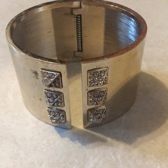 VS GOLD CUFF BRACELET - Picture 2 of 8